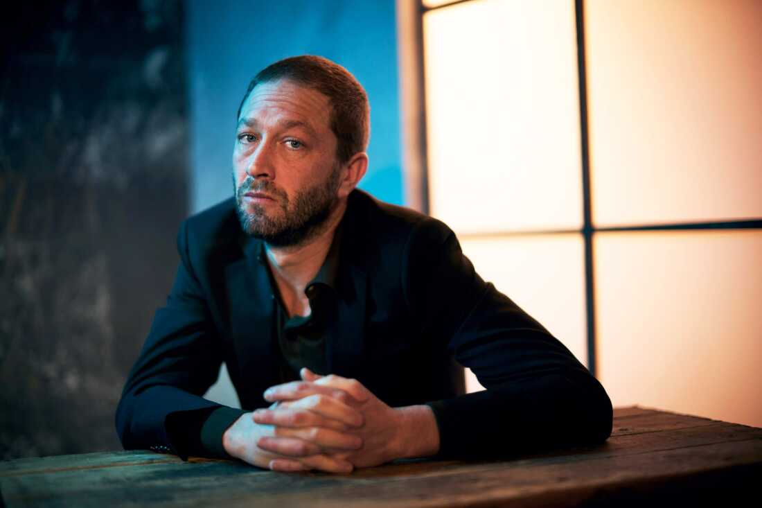 Ebon Moss-Bachrach on 'The Bear': A Loving Set Despite Kitchen Chaos