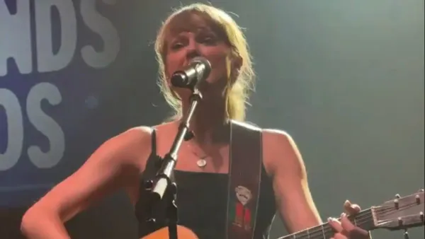 Taylor Swift Surprises Tight End University Crowd with 'Shake It Off'